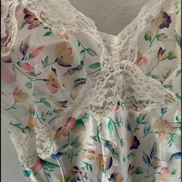 Victoria’s Secret Gold Label Floral Cream Slip Chemise Size Small - Picture 3 of 9